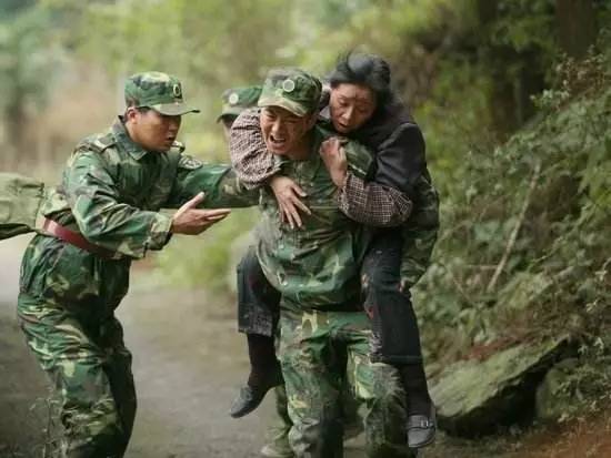 新时代卫士的崛起，一名身高1米98武警的岗位风采，新时代卫士风采，身高1米98武警的岗位崛起之路