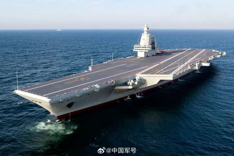 中国海军舰艇穿越日本，展现大国海军风采，中国海军舰艇穿越日本，展现大国海军雄姿