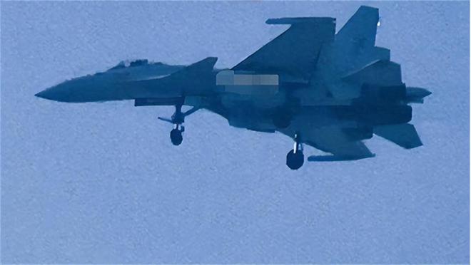 歼-15T与超级大黄蜂,两大战斗机的实力对比,歼-15T与超级大黄蜂,两大战斗机实力对比解析