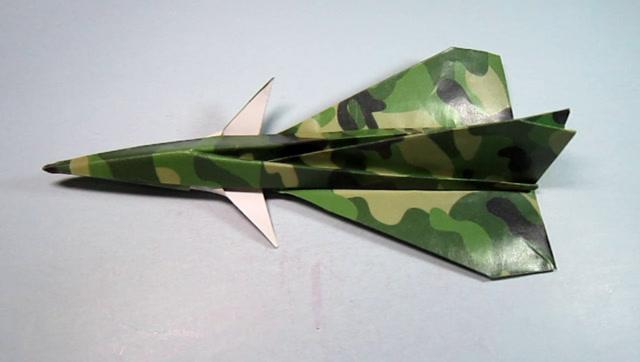 歼-10战斗机折纸艺术,简单又逼真的飞行模型制作,歼-10战斗机折纸艺术,简单制作逼真飞行模型