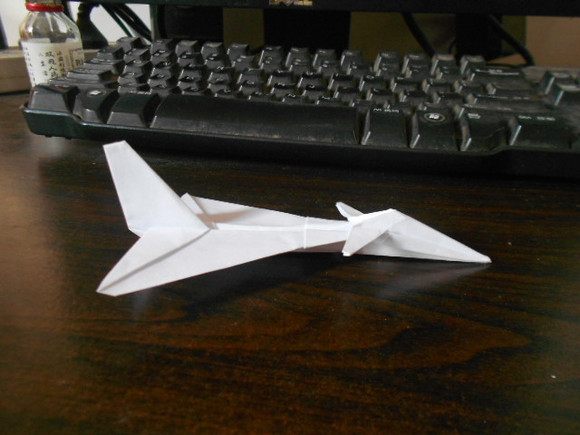 歼-10战斗机折纸艺术,简单又逼真的飞行模型制作,歼-10战斗机折纸艺术,简单制作逼真飞行模型