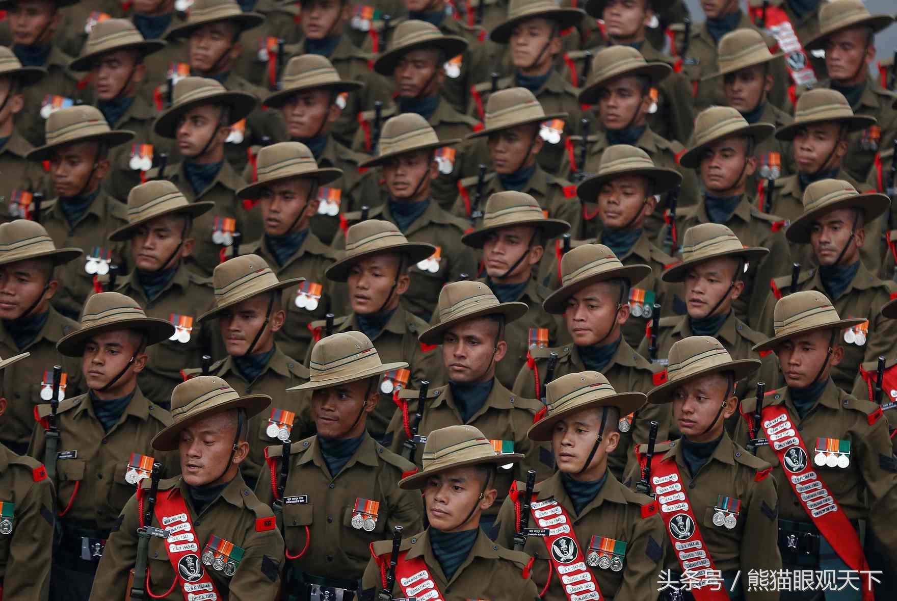 中德士兵，跨越国界的友谊与合作，中德士兵携手，跨越国界的友谊与合作