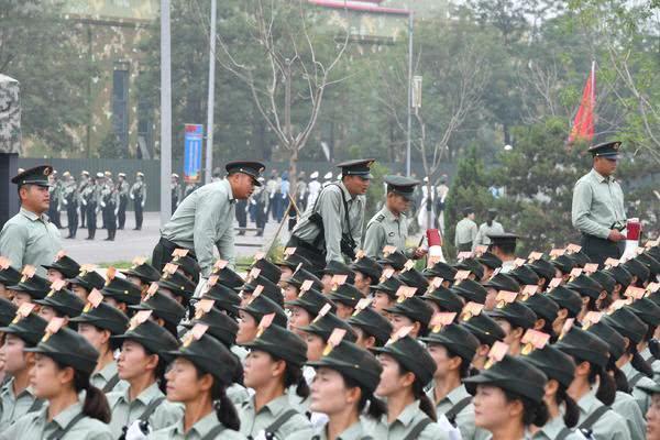 庆祝中华人民共和国成立六十周年国庆阅兵方队巡礼，国庆阅兵方队巡礼，庆祝中华人民共和国成立六十周年盛典