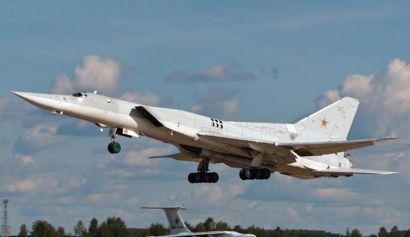 图22逆火轰炸机航程揭秘,飞行距离究竟能覆盖多少公里?,图22逆火轰炸机航程揭秘,覆盖距离究竟能飞多远?