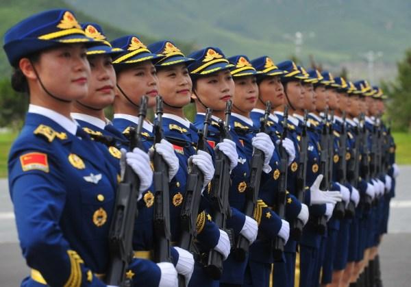 三军仪仗队中的女性风采，图片解析与感悟，三军仪仗队中的巾帼风采，图片解析与感悟