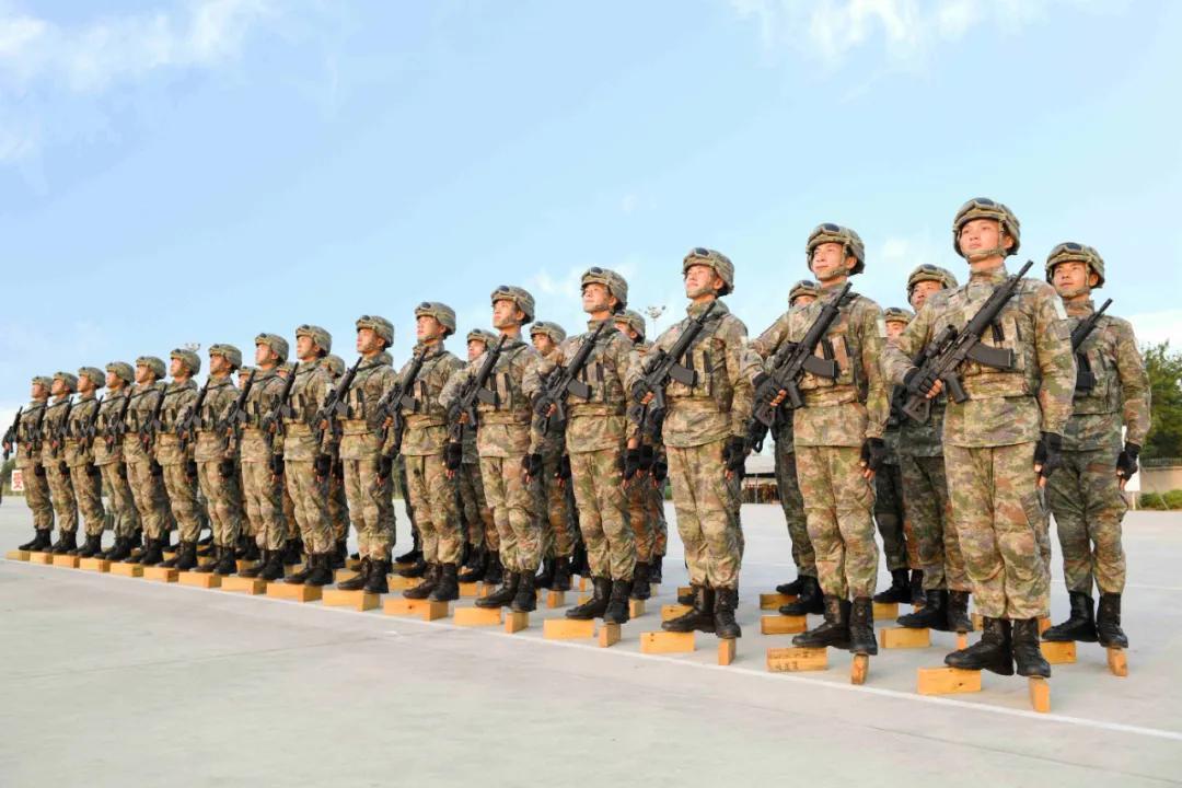 推进军事训练转型升级,新时代的军事教育重塑与挑战,新时代军事训练转型升级,军事教育重塑与挑战探索