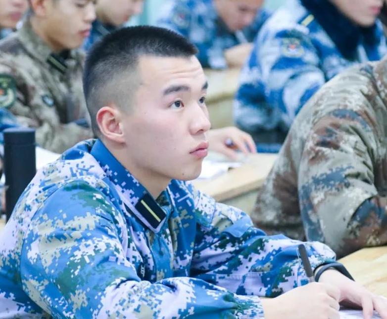 退伍后是否还有军籍，解析军人身份与军籍的关系，解析退伍军人身份与军籍关系，退伍后是否仍保留军籍？