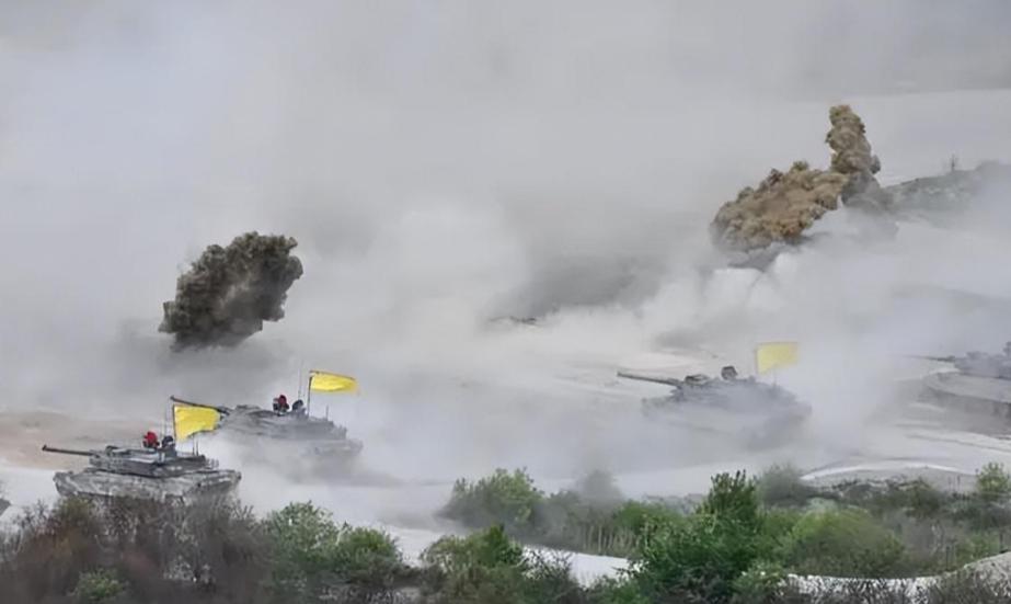 歼-12战斗机与中国的军事转型,淘汰与否的探讨,歼-12战斗机与中国军事转型,淘汰与否的探讨与观察