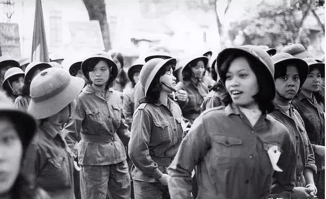 老山女兵遗体照片，铭记英雄，致敬英勇，老山女兵遗体照片，铭记英雄，致敬英勇之魂