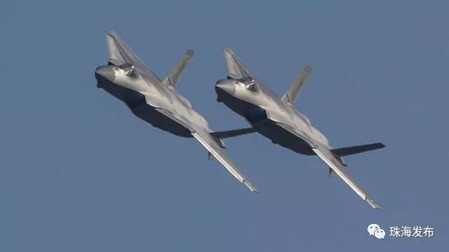 桂林上空舞动的雄鹰，歼-20战斗机的崭新篇章，桂林上空翱翔的雄鹰，歼-20战斗机的崭新篇章