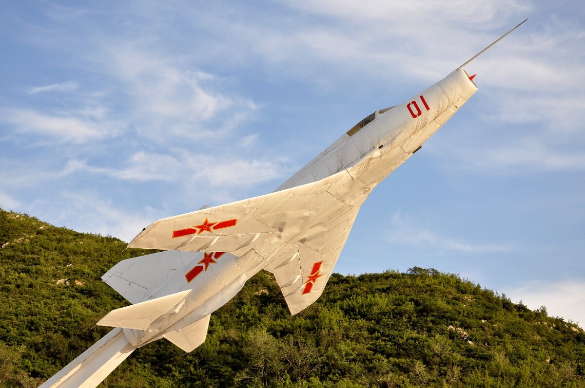 简单飞机歼-12，中国航空工业的杰出代表，中国航空工业的骄傲，歼-12简单飞机亮相展示实力
