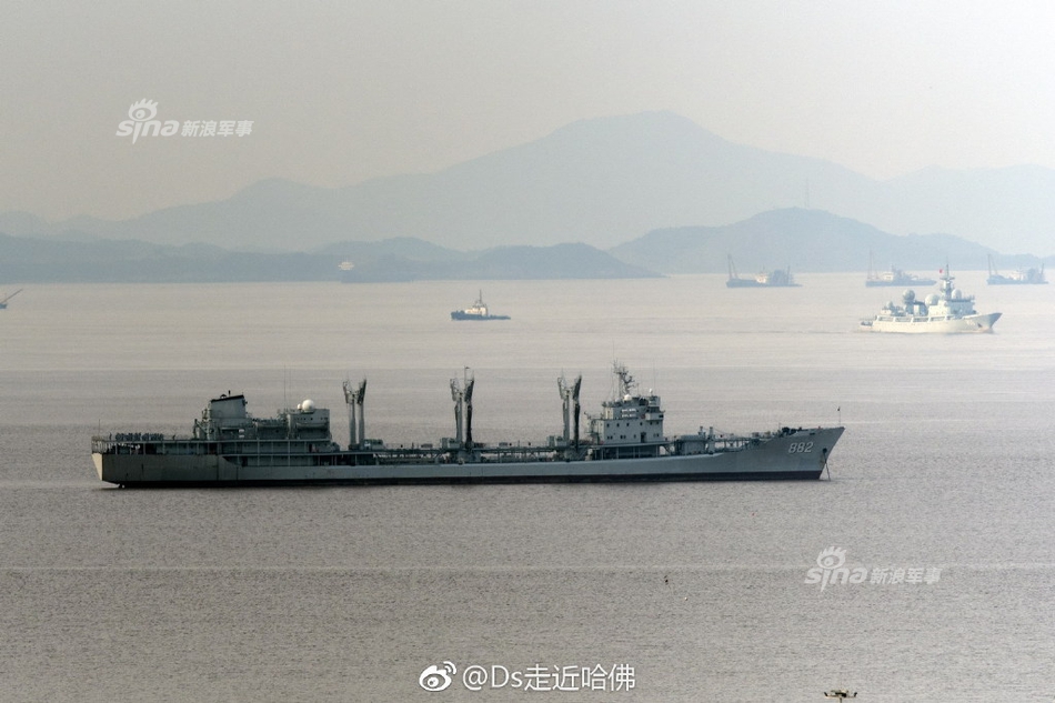 揭秘中国海军的巨舰,718型补给舰,揭秘中国海军巨舰,718型补给舰的幕后故事