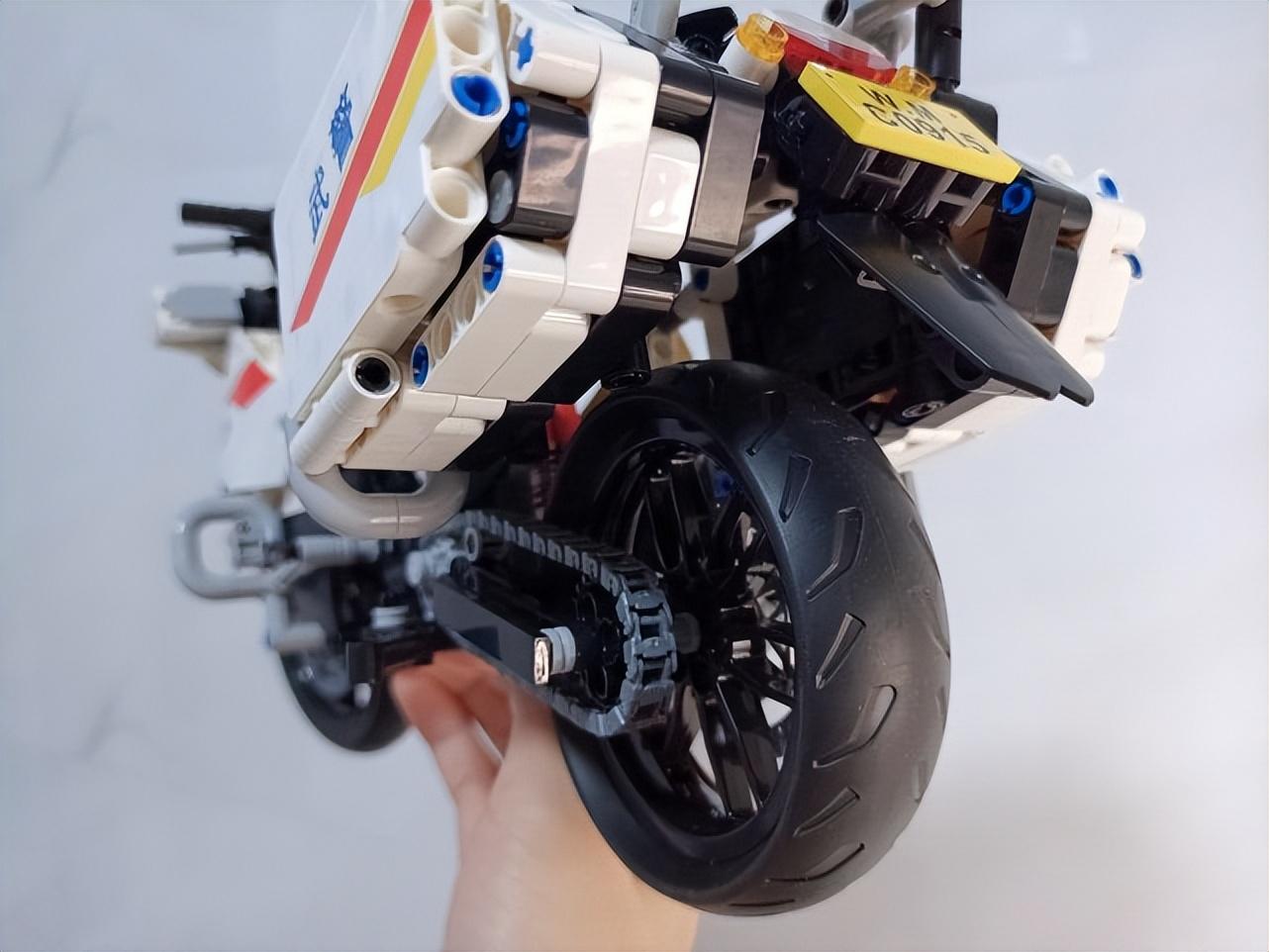 春风650国宾护卫版，尊贵与科技的完美融合，春风650国宾护卫版，尊贵与科技的极致融合