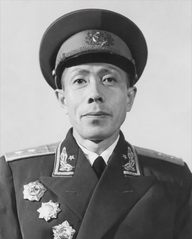 总后勤部最年轻副部长——新时代青年领袖的风采，新时代青年领袖风采，总后勤部最年轻副部长展露头角