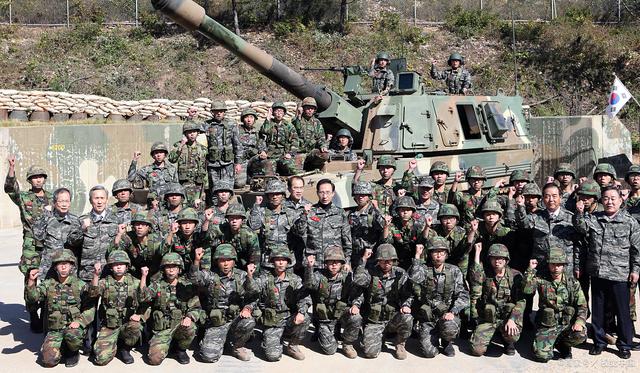 集团军英文，集团军与现代化战争中的战略战术应用，集团军英文及在现代化战争中的战略战术应用探究