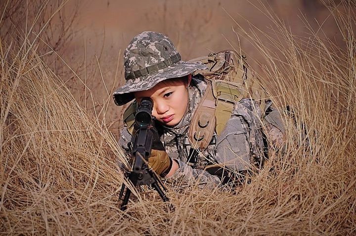 中国女特种兵霸气场面，英勇无畏，震撼人心，中国女特种兵英勇无畏的震撼场面，荣耀与力量的展现