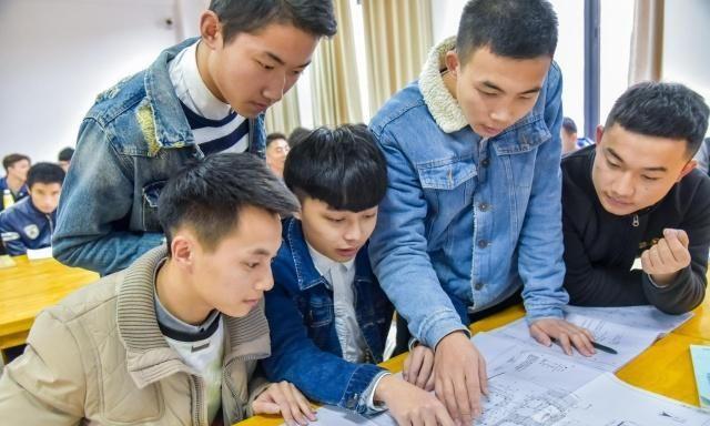 双一流大学入伍，青年精英的新征程，双一流大学入伍，青年精英踏上新征程