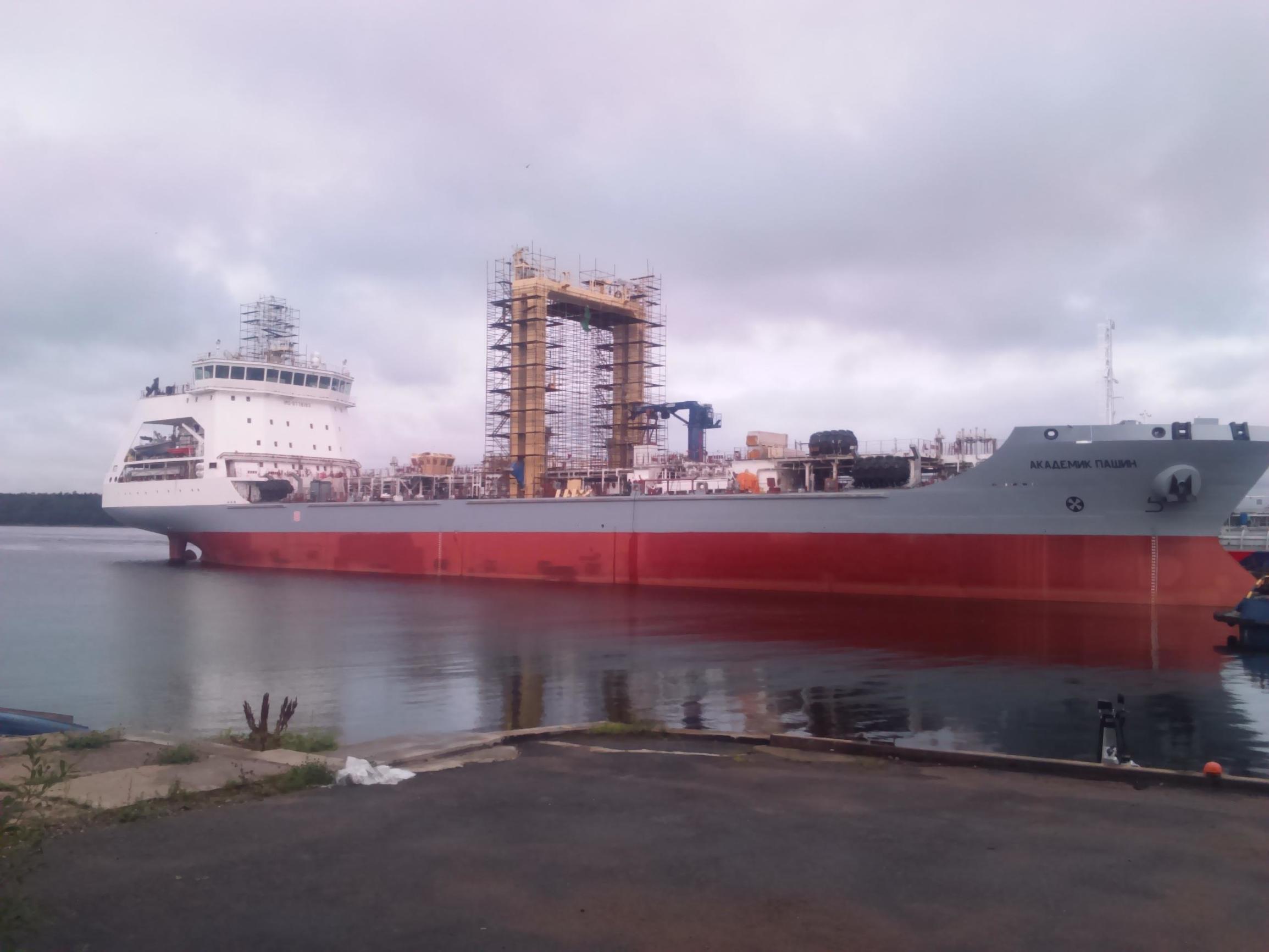 揭秘中国海军的巨无霸，901型大型补给舰，中国海军巨无霸揭秘，901型大型补给舰探秘