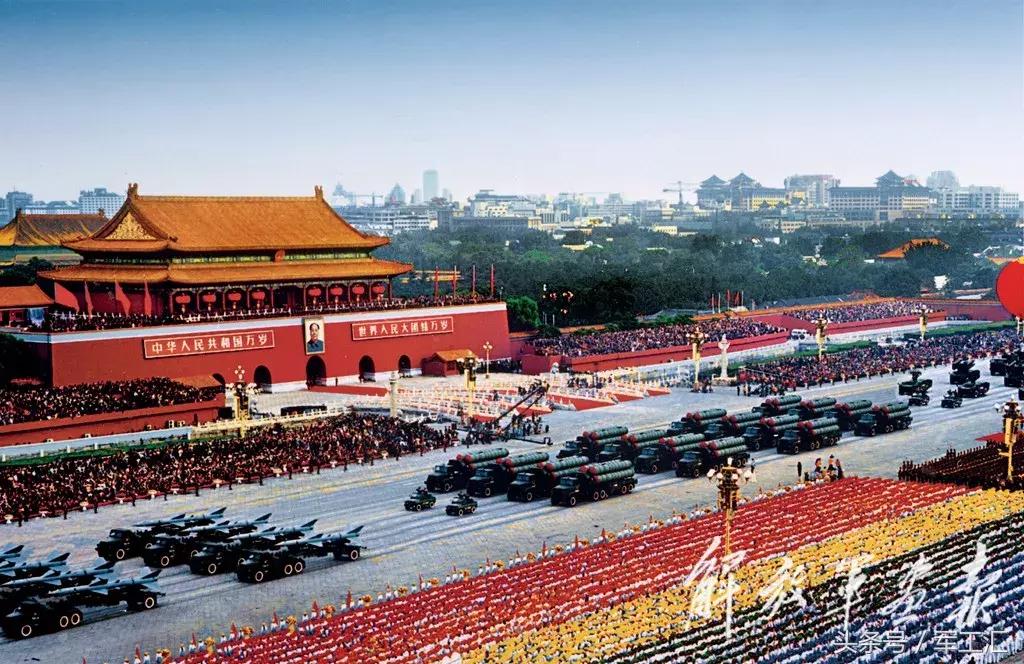 中国海军70周年，军威彰显，纪念章铸就辉煌，中国海军70周年庆典，军威彰显荣耀，纪念章铸就辉煌历程