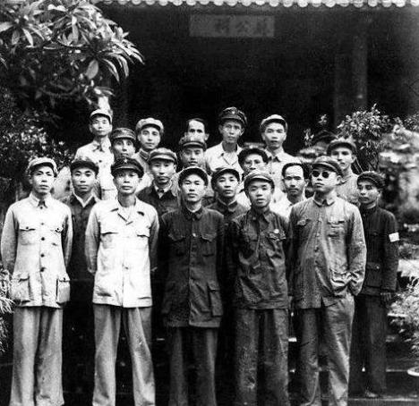 海南岛战役中的英雄刘振华，一位普通士兵的非凡历程，海南岛战役英雄刘振华，普通士兵的非凡历程