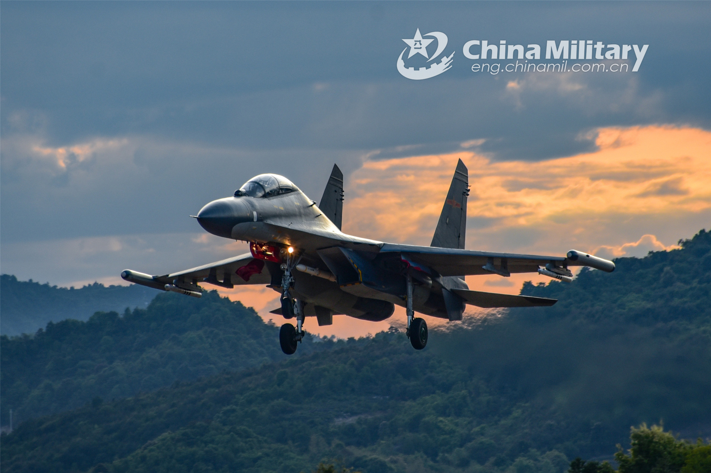 翱翔蓝天，壮志凌云——记2022年中国空军题材电影，翱翔蓝天，壮志凌云，中国空军电影的热血篇章（2022年）