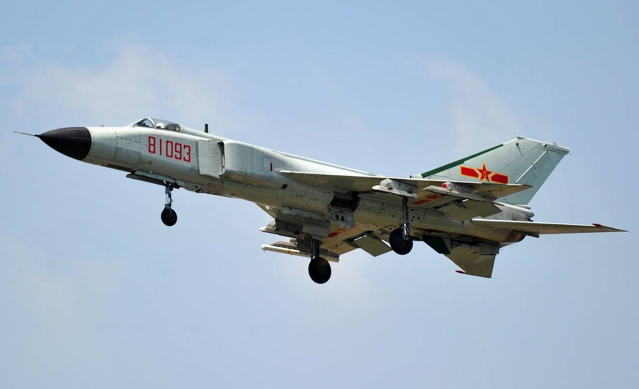 歼八中型战机，中国航空工业的骄傲，歼八中型战机，中国航空工业的辉煌骄傲