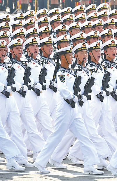 中国人民解放军海军接受检阅，荣耀与担当，中国人民解放军海军接受检阅，荣耀与担当并存，展示海上力量风采