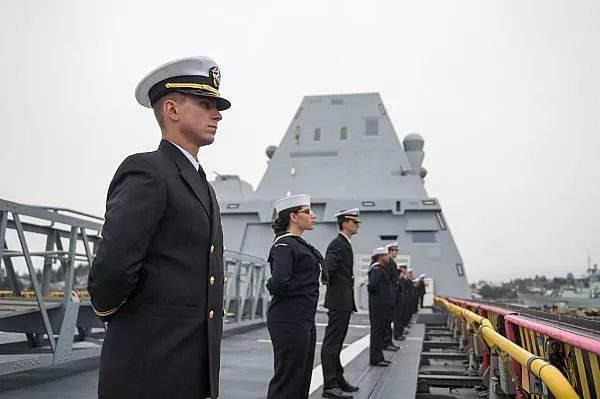 美国级与黄蜂级，两大舰船系列的深度对比，美国级与黄蜂级舰船系列深度对比分析