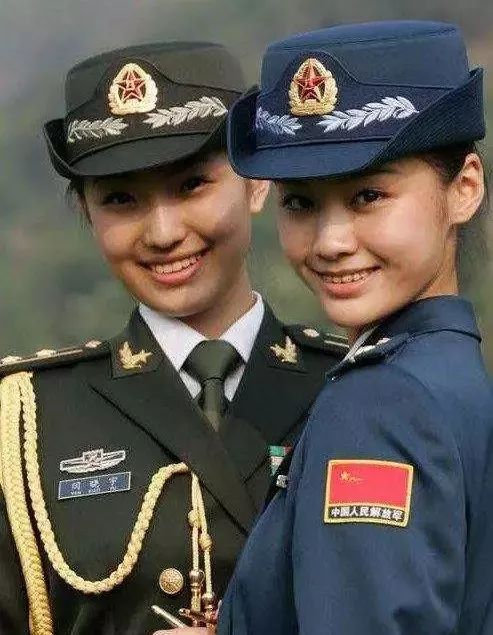 关于07式军服外观的争议，审美视角下的探讨，审美视角下的探讨，关于07式军服外观的争议