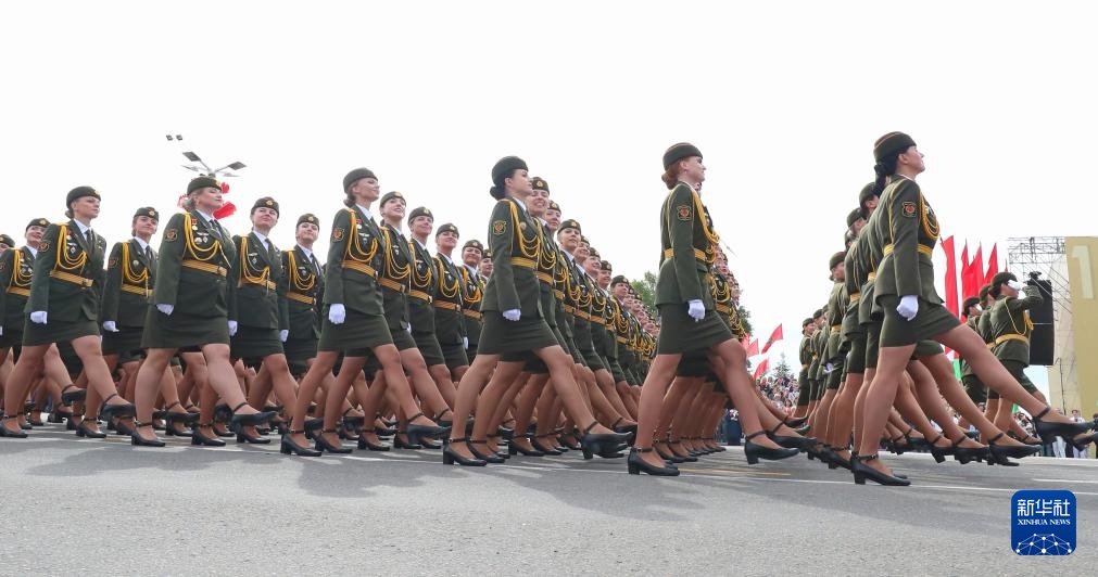 白俄罗斯举行盛大阅兵庆祝独立80周年——回顾与前瞻，白俄罗斯盛大阅兵庆祝独立80周年，回顾历程，前瞻未来
