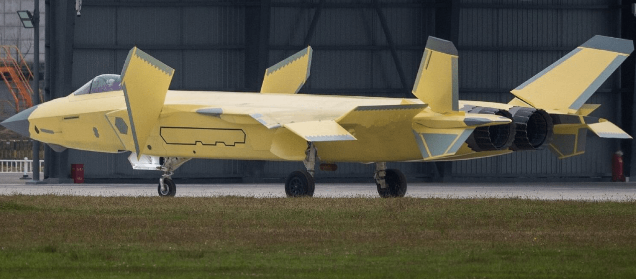 歼-20战斗机,座舱内的人数与战斗力的融合,歼-20战斗机,座舱内人数与战斗力量完美融合