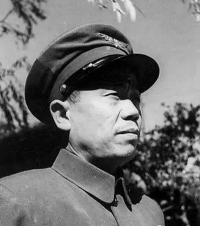 第二集团军总司令，历史与现代的军事领袖，第二集团军总司令，历史与现代的军事领袖风采