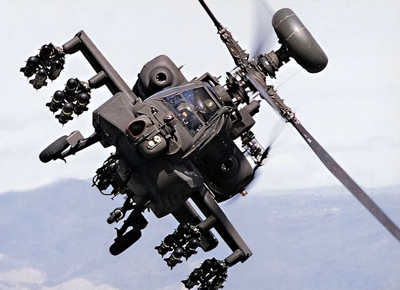 超级阿帕奇武装直升机，空中力量的象征与战斗先锋，超级阿帕奇武装直升机，空中力量的战斗先锋与象征