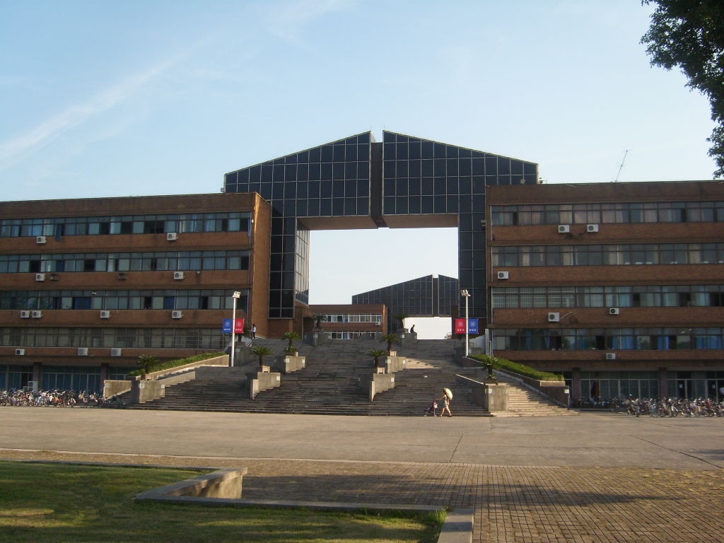 宁波大学，历史底蕴与现代风采的交融，宁波大学，历史底蕴与现代风采的碰撞与交融