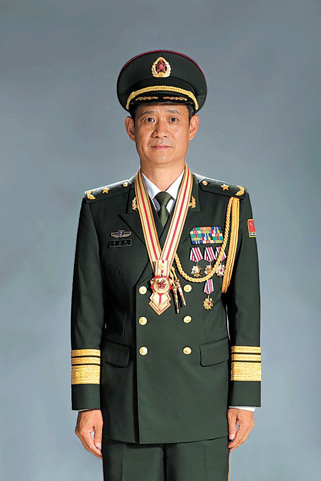 国防军事战线的英雄模范先进人物，国防军事战线的英雄模范，先进人物风采展示