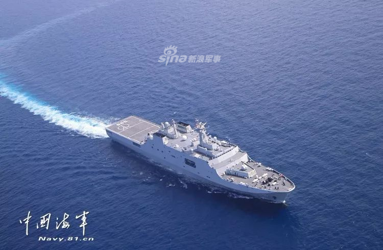 昆仑山舰近景，探索中国海军力量的壮丽画卷，昆仑山舰探秘，中国海军力量的壮丽画卷展现眼前