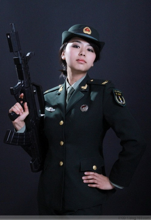 女兵的照片高清英姿，展现现代女性的力量与魅力，女兵高清照片展现力量与魅力，现代女性的英姿风采