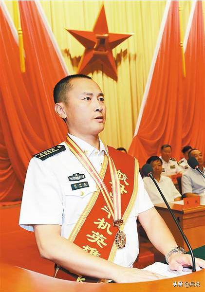 中国海军辉煌七十年，纪念海军成立七十周年，中国海军七秩辉煌，纪念海军成立七十周年