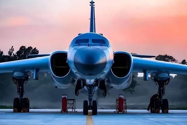 中国最牛逼的轰炸机,震撼长空的力量象征,中国最强轰炸机,长空之力,震撼象征