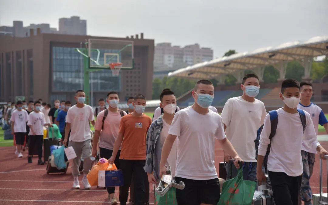石家庄舰入列时刻，铭记历史，见证未来，石家庄舰入列，历史见证，未来启航时刻