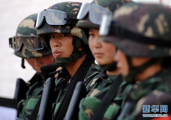 中国特战女兵照片，展现铿锵玫瑰的英勇风采，中国特战女兵照片，铿锵玫瑰的英勇风采展示