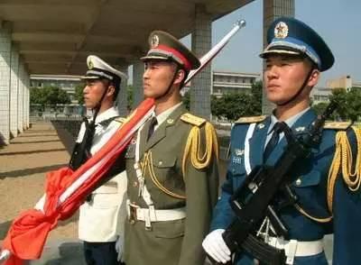 中国武警服装，历史演变与现代特色，中国武警服装的历史演变与现代特色