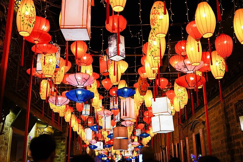 璀璨灯火映照元宵佳节,元宵璀璨灯火盛宴