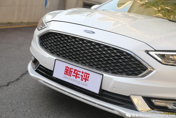 福特号航空母舰旁的惊天爆炸，探究事件背后的真相，福特号航空母舰旁惊天爆炸事件真相探究