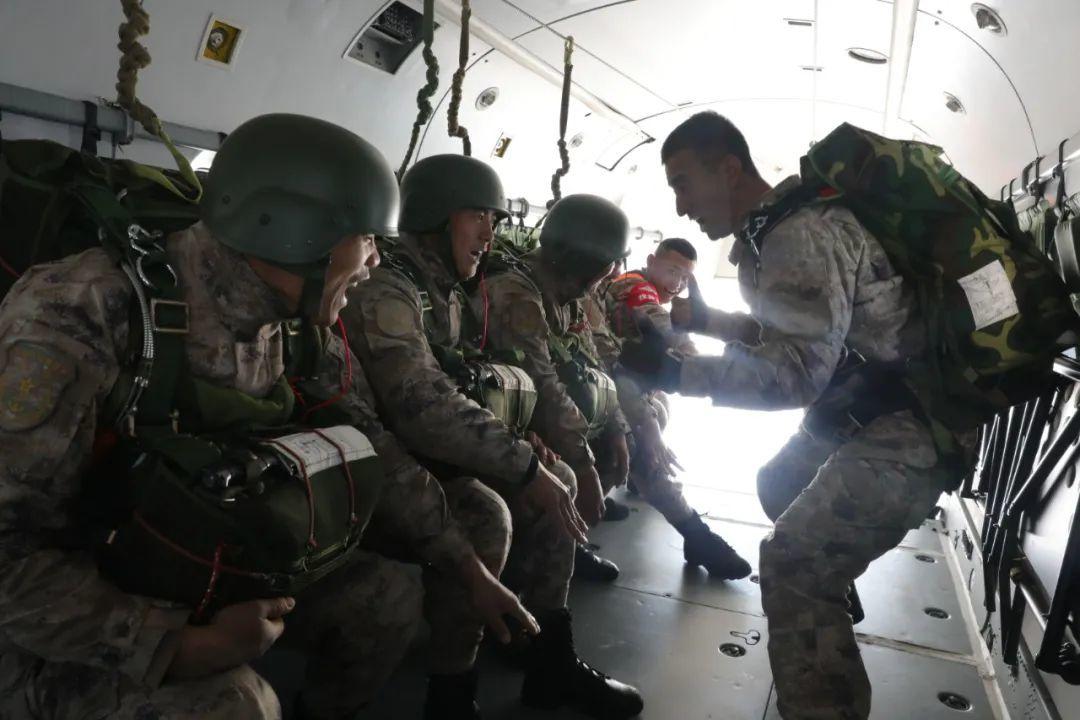 武警蛟龙突击队，守护国家的钢铁长城，武警蛟龙突击队，钢铁长城的守护者