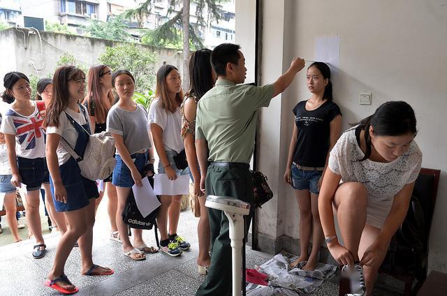 女生参军体检，勇气、决心与责任的体现，女生参军体检，展现勇气、决心与责任的时刻