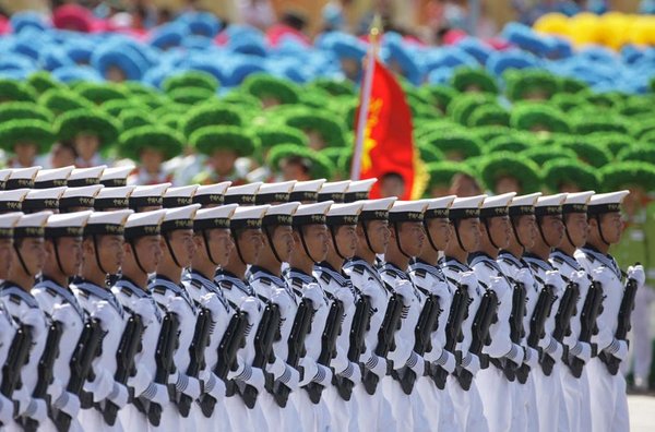 国庆阅兵方队胸口的华为手机，科技与荣耀的象征，国庆阅兵方队胸口的华为手机，科技与荣耀的展现