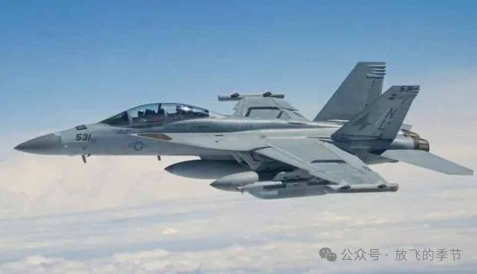 歼-15奉命驱敌外机，空中勇士的荣耀时刻，歼-15空中驱敌壮举，勇士荣耀时刻