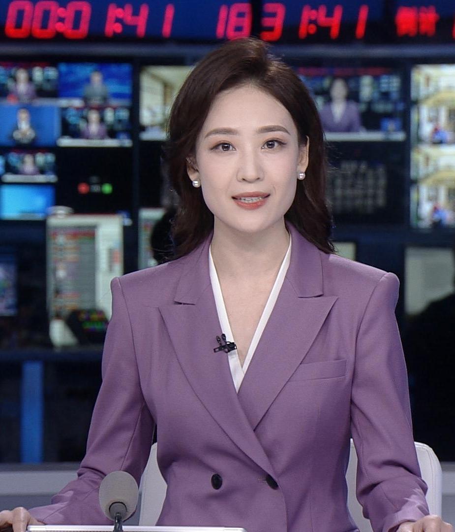 新闻综合频道女主持人，闪耀荧屏的佼佼者，新闻综合频道女主持人，荧屏上的璀璨明星
