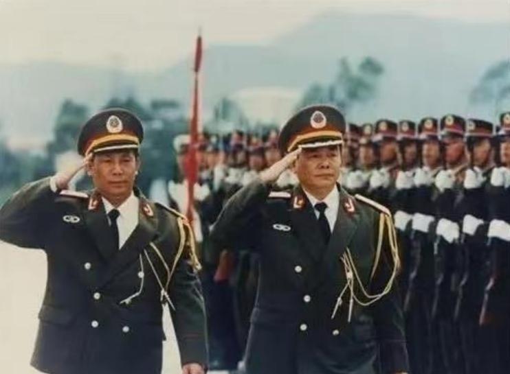 集团军副参谋长，正师级的职责与担当，集团军副参谋长职责与担当，正师级领导的角色解析
